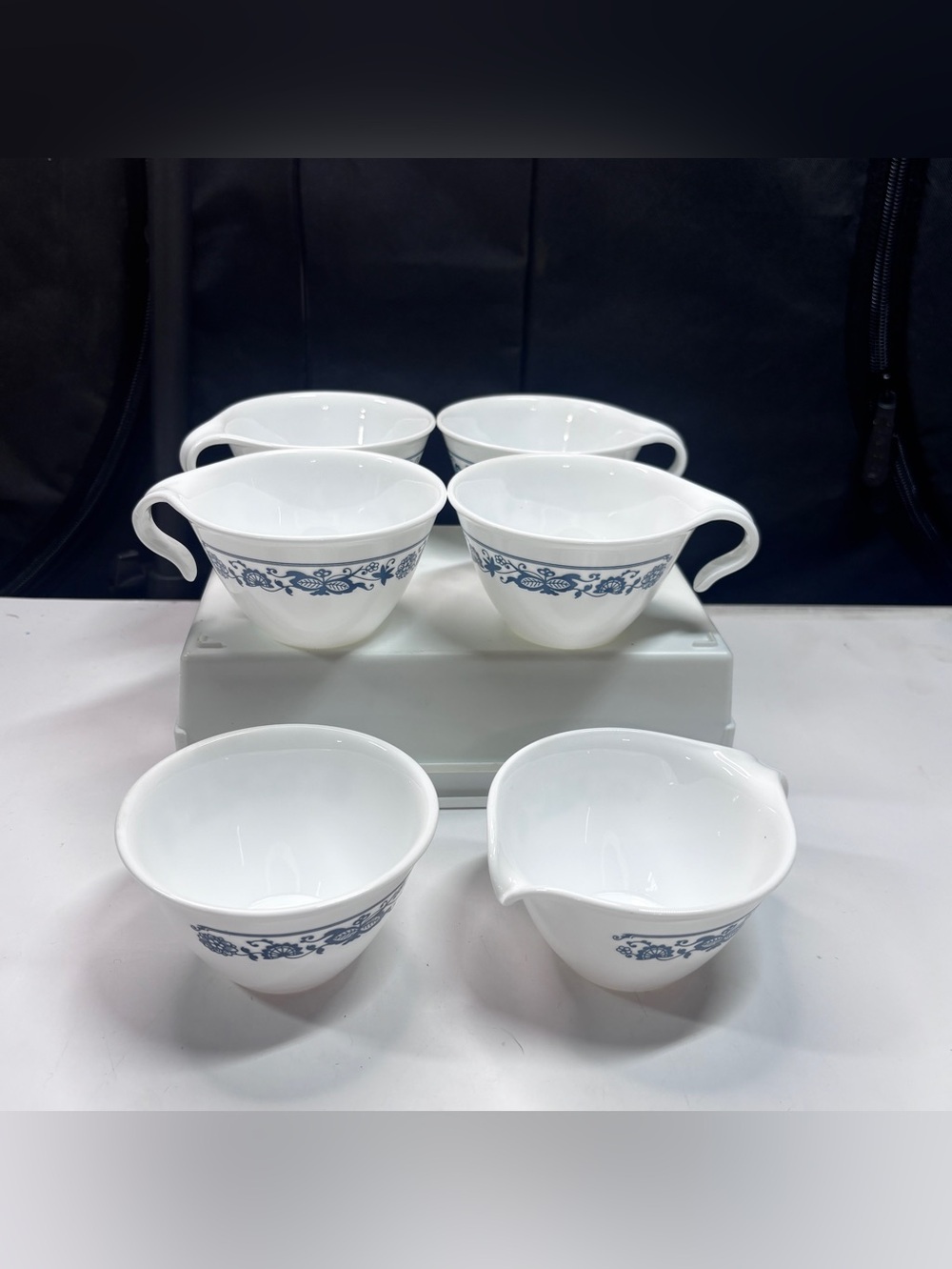 Corelle Corning Old Town Blue Onion Hook Handle Coffee Cups 4 W/ Cream Sugar - Picture 6 of 10